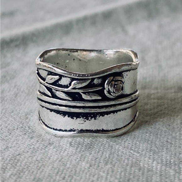 Silver 🌹 Pattern Ring